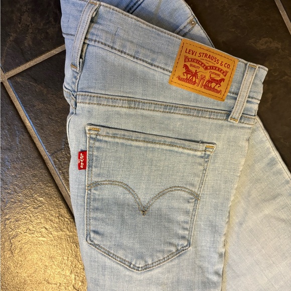 Levi’s 311 Shaping Skinny *Raw Hem Design - Picture 3 of 6